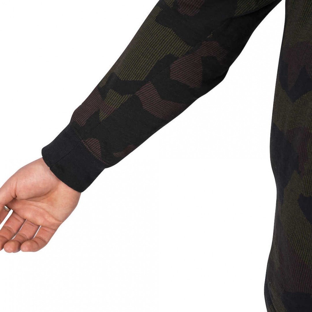 Avid Carp Distortion CAMO Lite T-Shirt - Long Sleeve