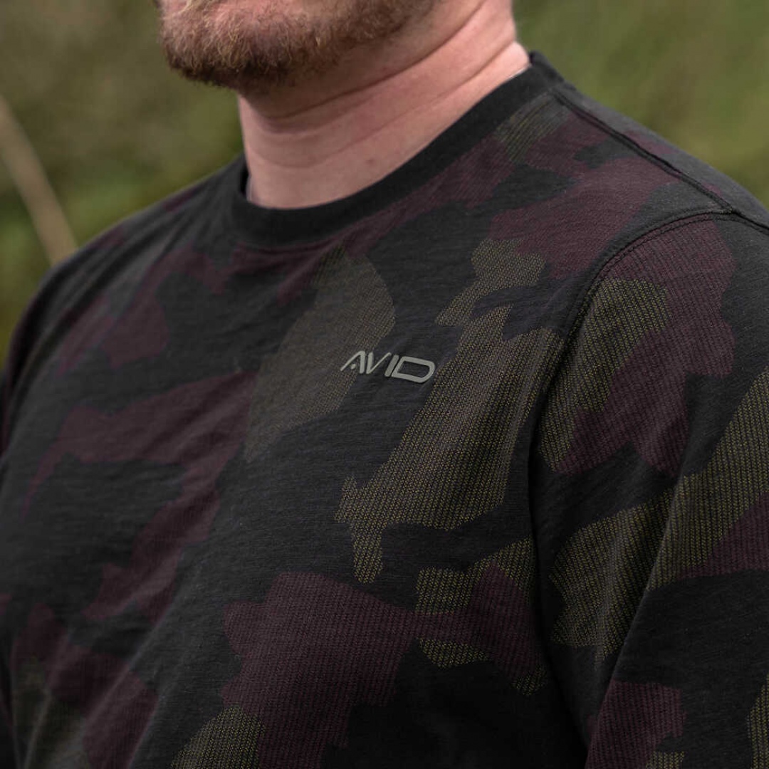 Avid Carp Distortion CAMO Lite T-Shirt - Long Sleeve