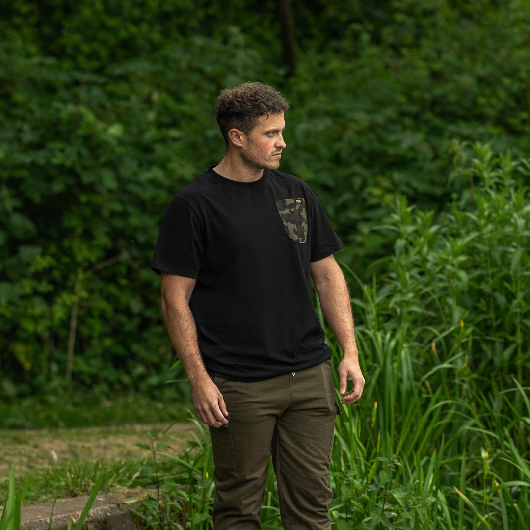 Avid Carp Cargo T-Shirt Black