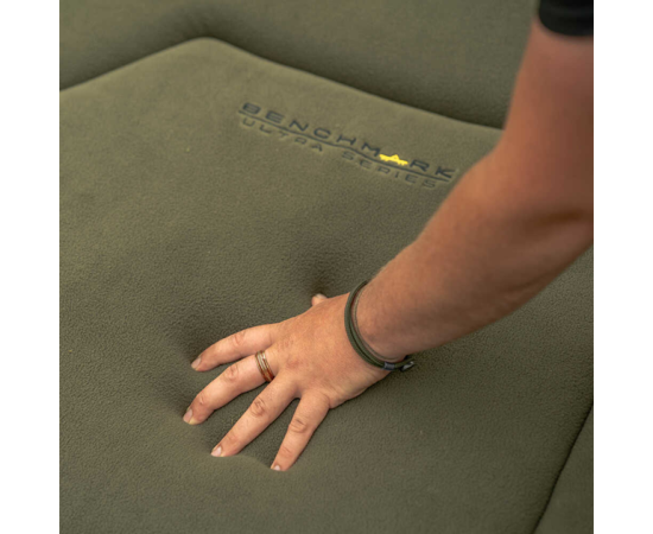 Avid Carp Benchmark Ultra Standard Bed