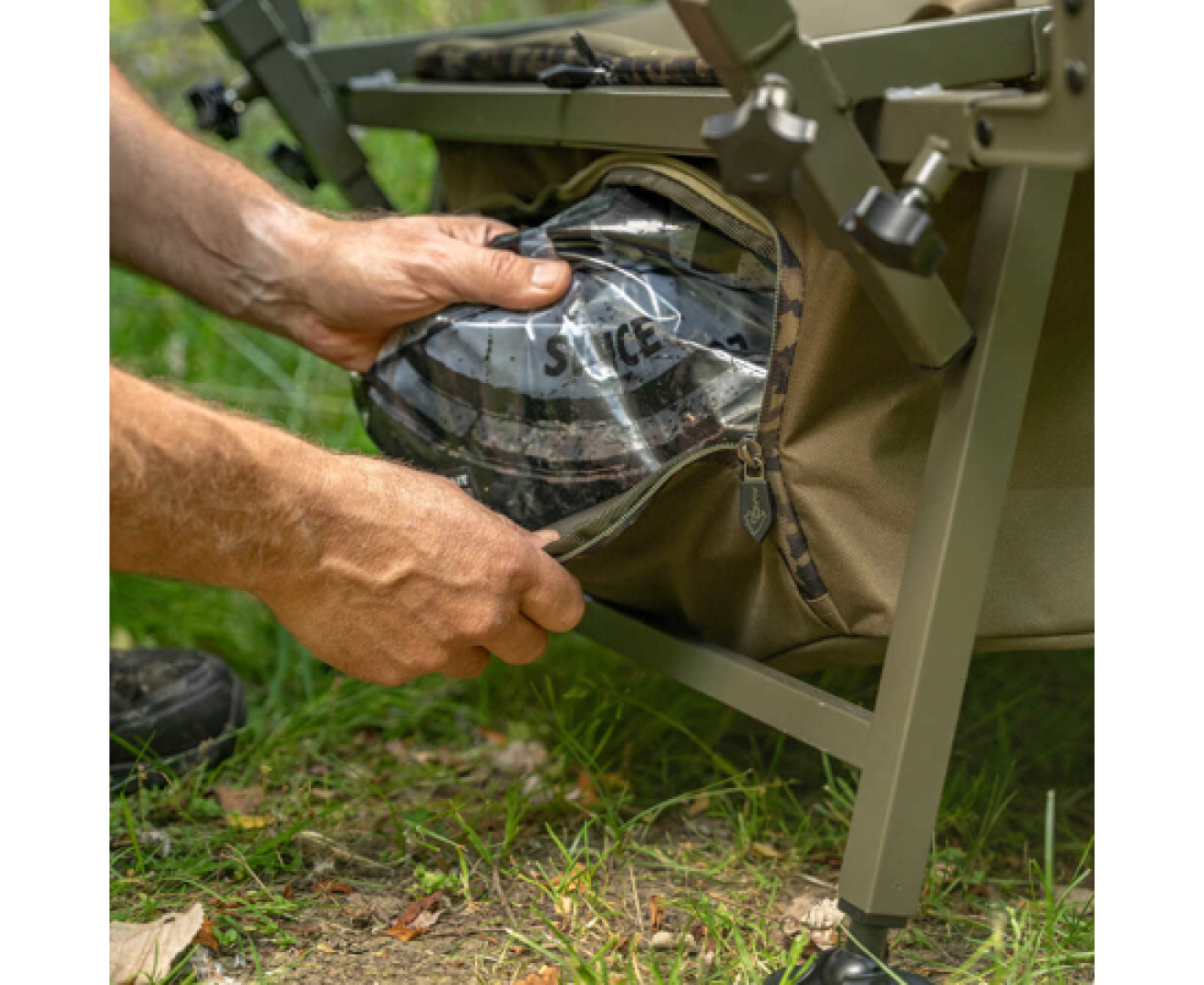 Avid Carp Revolve Session Barrow