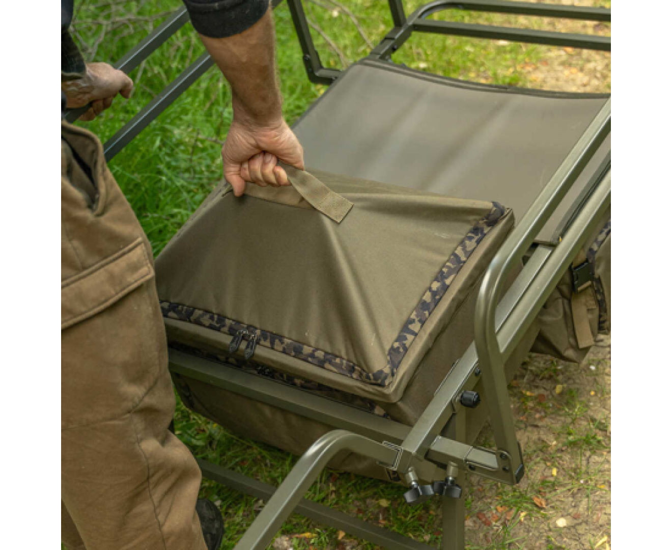 Avid Carp Revolve Session Barrow