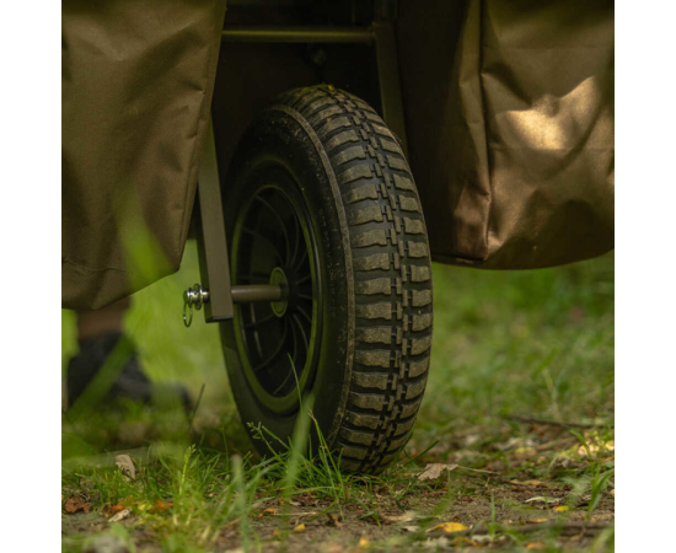 Avid Carp Revolve Session Barrow