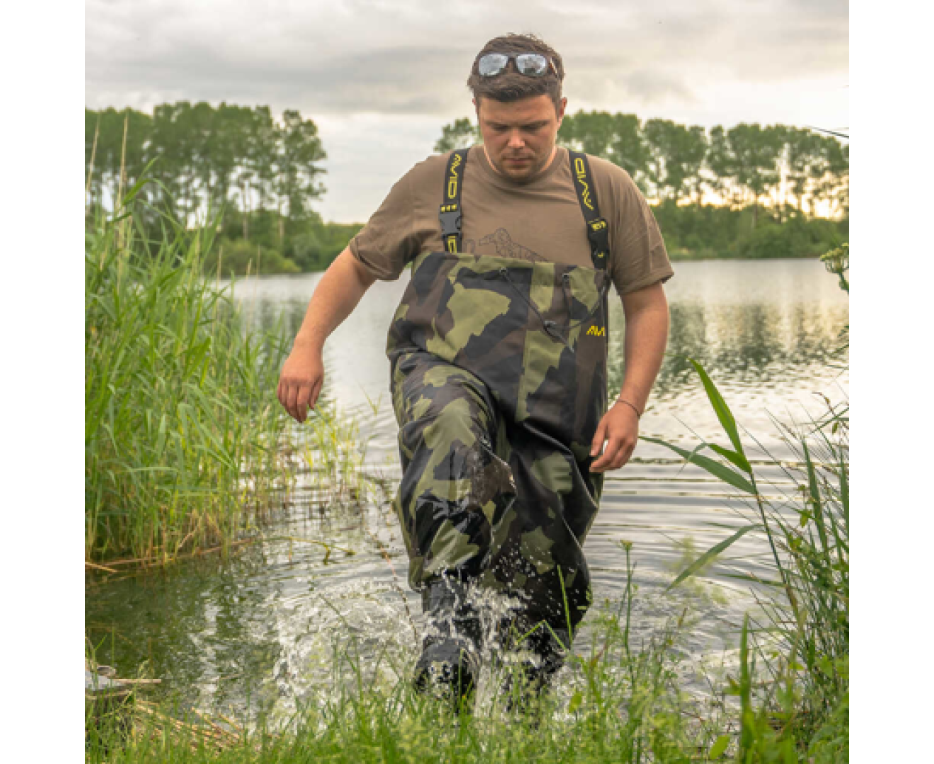 Avid Carp Distortion Camo Chest Waders