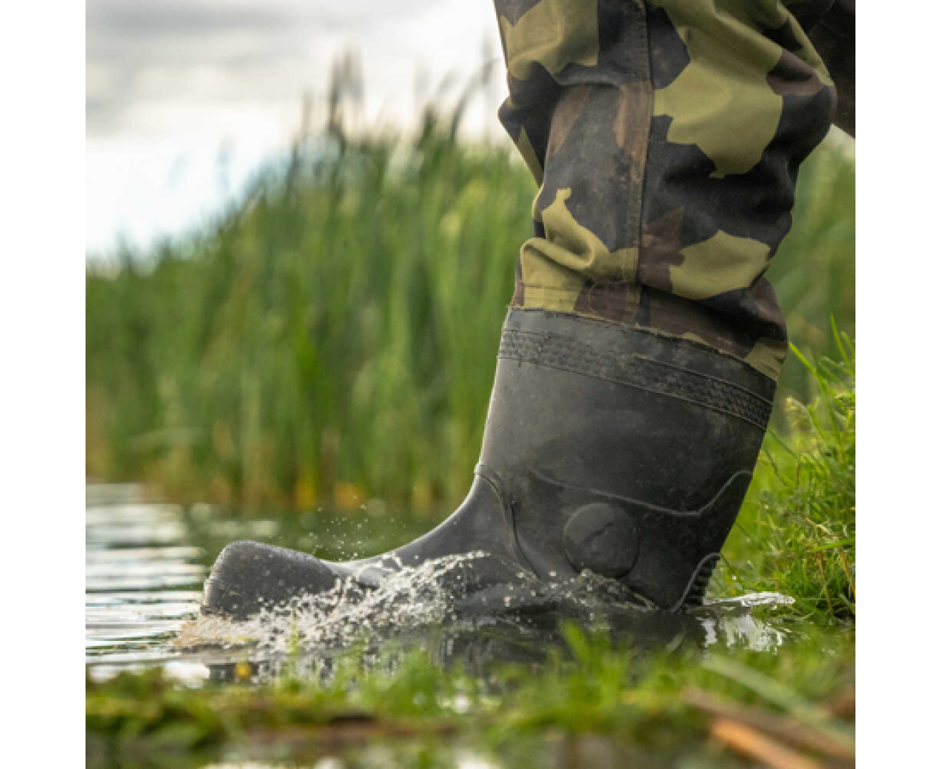 Avid Carp Distortion Camo Chest Waders