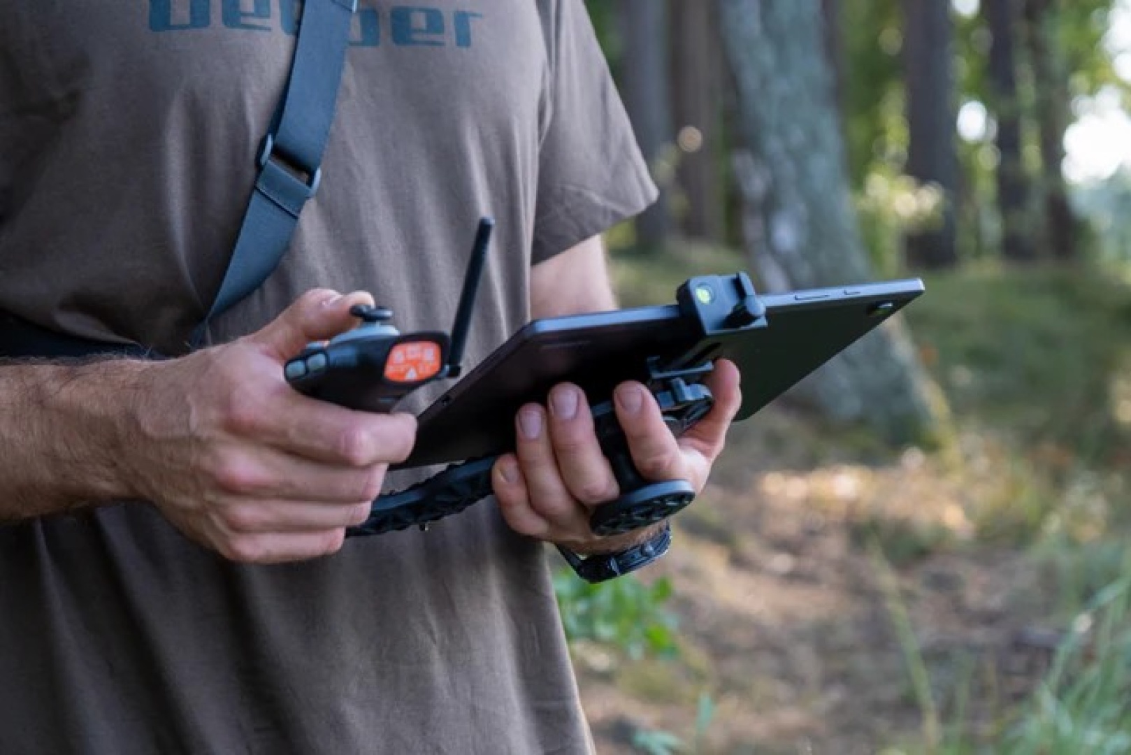 Deeper Quest Tablet Holder